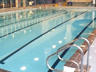 queens park leisure centre booking